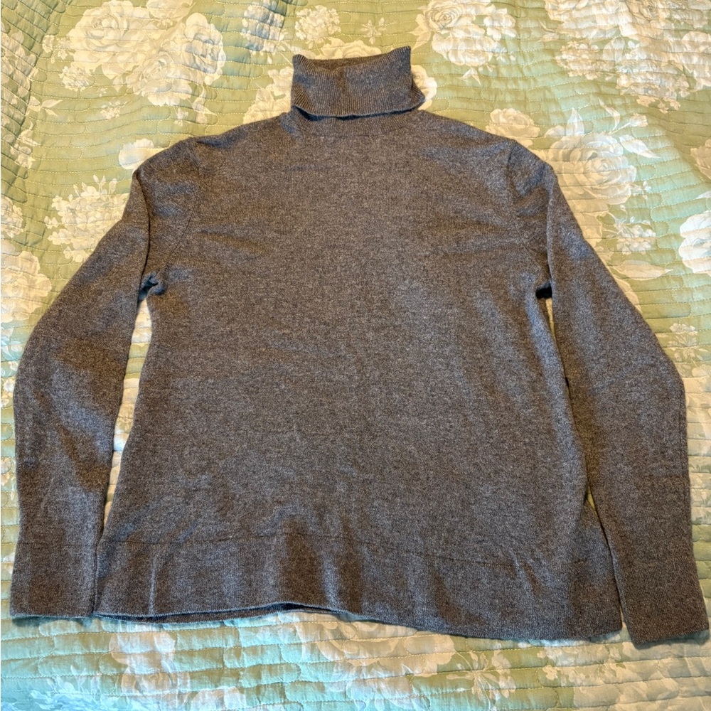 Neiman Marcus Dark Grey Cashmere Turtleneck
